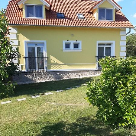 Kondics Apartmanhaz Sárvár Εξωτερικό φωτογραφία