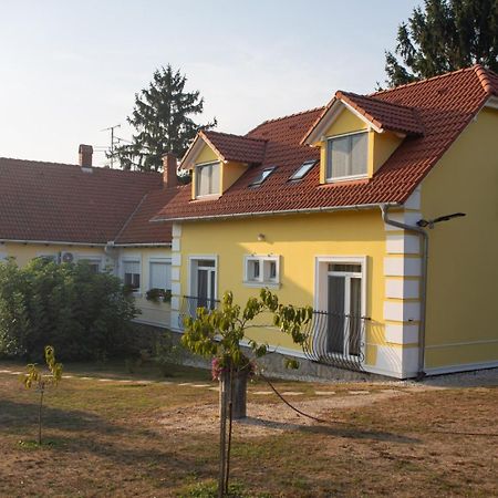 Kondics Apartmanhaz Sárvár Εξωτερικό φωτογραφία