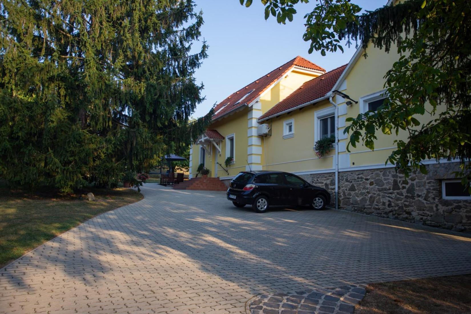 Kondics Apartmanhaz Sárvár Εξωτερικό φωτογραφία