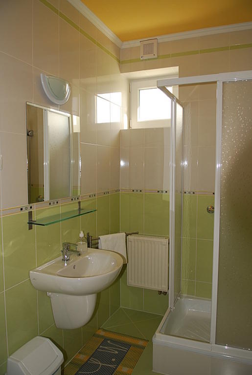 Kondics Apartmanhaz Sárvár Δωμάτιο φωτογραφία